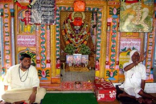 lalquilapost-damoh temople