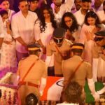 पंचतत्व में विलीन हुईं आशा भोसले, गाना गाकर दी गई ‘ताई’ को विदाई…